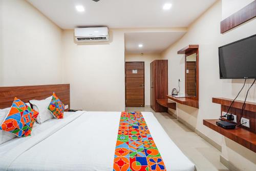 Ένα ή περισσότερα κρεβάτια σε δωμάτιο στο FabHotel Rove Inn & Suites - Nr Thammenahalli Village