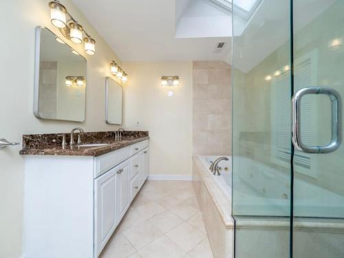 Ένα μπάνιο στο Green Utopia