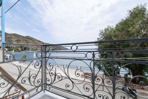 Κοράλι, μεζονέτα στην παραλία Λίμνης