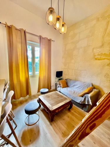 proche kedge et universitée appartement cosy avec parking ,cuisine équipée ,sdb et jardin