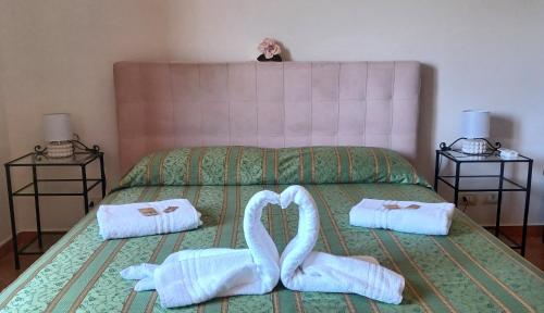 two towels on a bed with two swans at Il Poderino di Civitavecchia in Civitavecchia