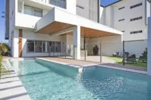 Kolam renang di atau dekat dengan Unwind by the Dunes - Beachside Apartment by uHoliday