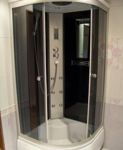 a shower in a bathroom with a mirror at Panorama in Kvasy