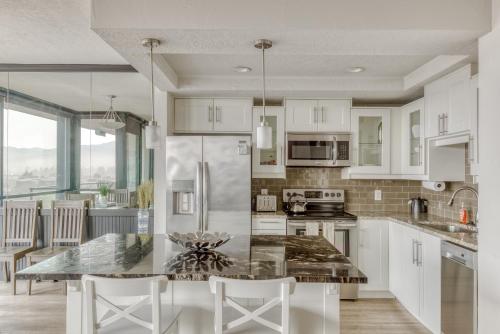 Dapur atau dapur kecil di Sand and Sea Condos