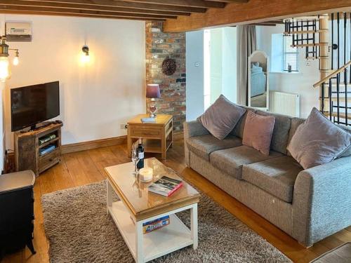 Granary cottage with HOT TUB photo 13