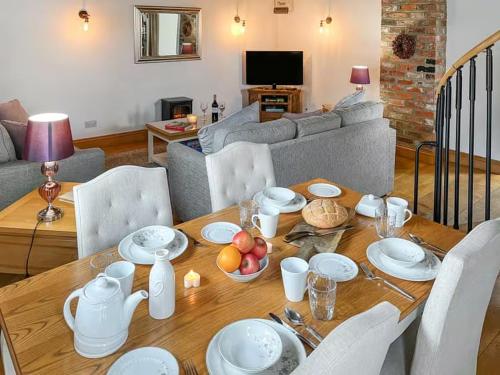 Granary cottage with HOT TUB photo 12