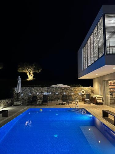 Πισίνα στο ή κοντά στο Luxury Villa Pluto Stunning Mountain Views