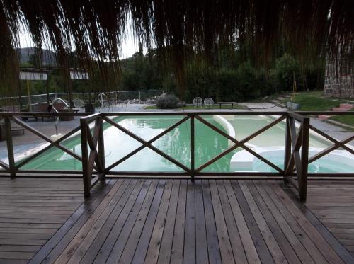 Bazén v ubytování La Castellana Hotel de Sierras nebo v jeho okolí