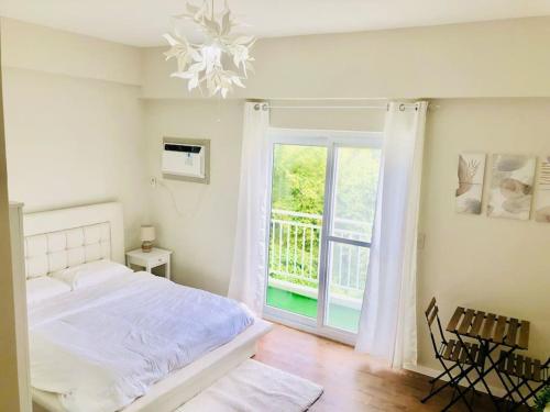 Ένα ή περισσότερα κρεβάτια σε δωμάτιο στο Cozy and Sunny Apartment near to Mactan Cebu International Airport - Amani Grand Resort & Residences