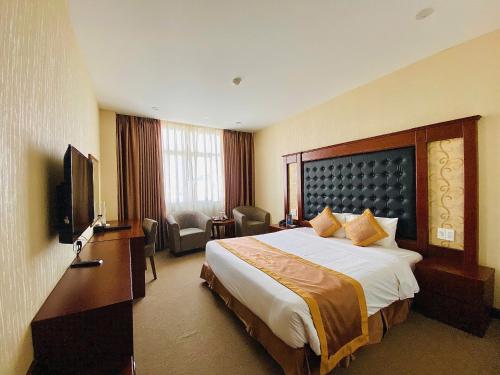 TV a/nebo společenská místnost v ubytování Grand Móng Cái Hotel