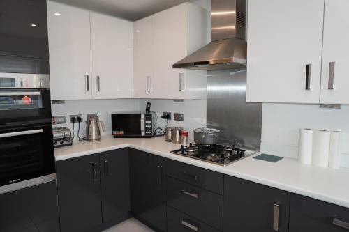 Luxury Rooms - Pick a Room - Free Parking & Kitchen Access, Near Etihad Stadium, The Coop Live & Piccadilly Station, Manchester photo 22
