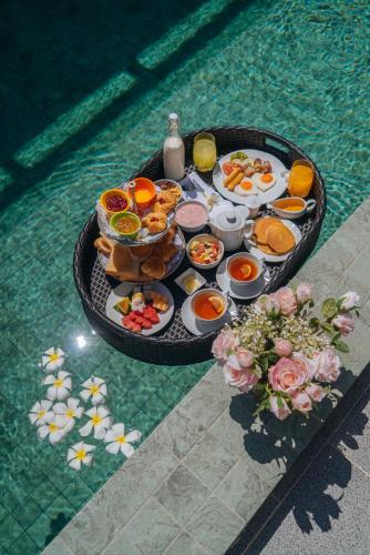 Mad på resortet eller i nærheden