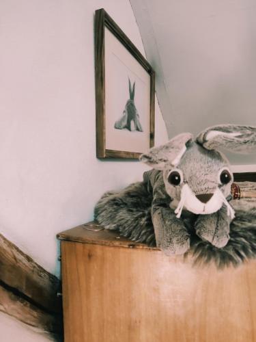 two stuffed animals sitting on top of a wooden table at Le Trou 14, Ancienne ferme dans la nature avec bain nordique in Ferrières