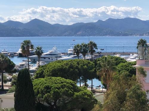 Amazing sea view, parking, easy beach access