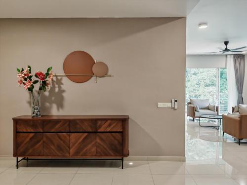 Ruang duduk di Magnificent Mountain & Lake Views' Suite Cycas
