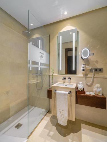 a bathroom with a sink and a shower at GF Victoria in Adeje