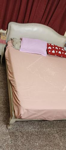 Un ou plusieurs lits dans un hébergement de l'établissement RADHA APARTMENTS Stay