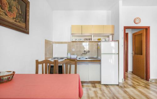 2 Bedroom Awesome Apartment In Sibenik