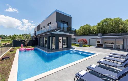 Lovely Home In Sorici