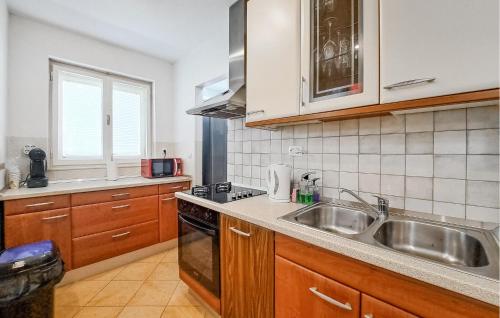 Beach Front Apartment In Pula With Wifi