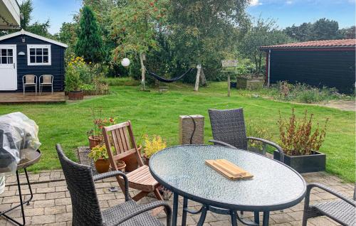 Κήπος έξω από το Cozy Home In Grenaa With Wifi