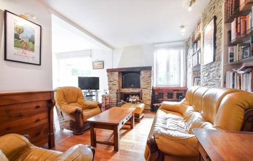 Photo de la galerie de l'établissement 3 Bedroom Nice Home In Castillon, à Castillon