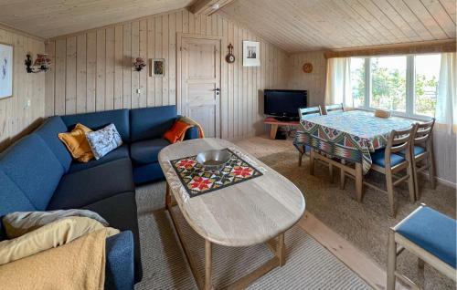 Et opholdsområde på 2 Bedroom Gorgeous Home In Sjusjøen