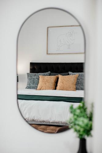 Postel nebo postele na pokoji v ubytování Merino Stal Guest Farm