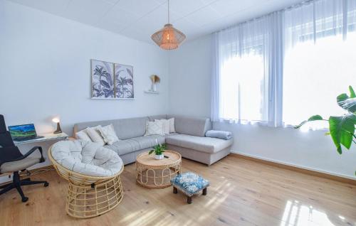 Χώρος καθιστικού στο Cozy Apt With Private Terrace