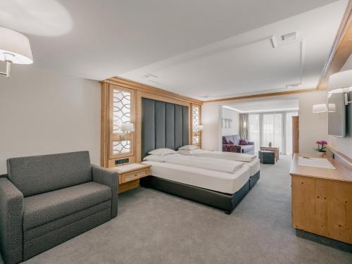 Postel nebo postele na pokoji v ubytování Gourmet & Wine Hotel Austria - 4 Sterne superior