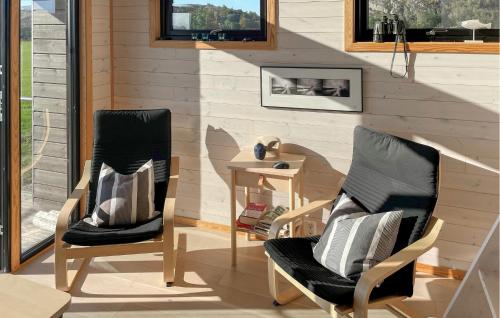 Χώρος καθιστικού στο Nice Home In Lysøysundet With Wifi