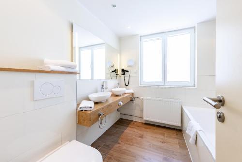 Ein Badezimmer in der Unterkunft Maingau Hotel