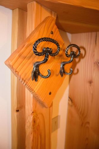 a wooden sign with a snake on it at Ca' di Pazient in Teglio
