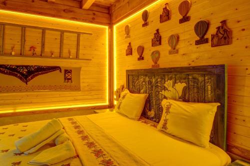 Aşk-ı Nare Cave Hotel - Swimming Pool & SPAにあるベッド