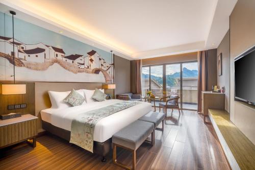 Postel nebo postele na pokoji v ubytování Millennium Resort Wuyishan