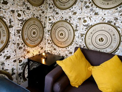 Fotografie z fotogalerie ubytování Ultra Deluxe Versace Apartment Near Sheffield v destinaci Rotherham