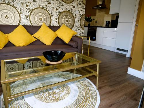 Fotografie z fotogalerie ubytování Ultra Deluxe Versace Apartment Near Sheffield v destinaci Rotherham