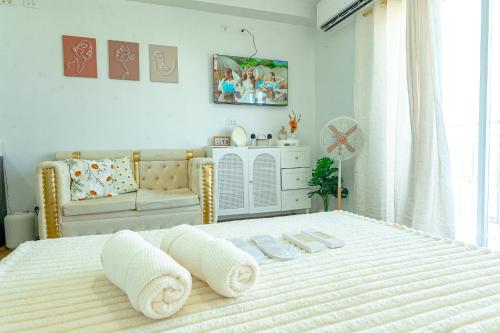 a bedroom with a bed with two pillows on it at Casa De Mira-Mesatierra Garden Residences in Davao City