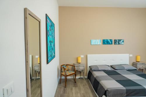 a bedroom with a bed and a mirror at Casa Mirella in Cavallino-Treporti