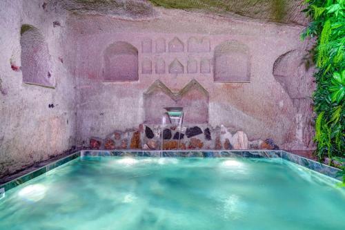 Aşk-ı Nare Cave Hotel - Swimming Pool & SPAの敷地内または近くにあるプール