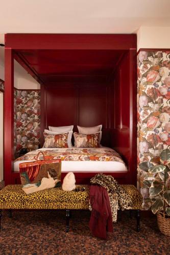 Кровать или кровати в номере Hôtel Ginette à la Folie & Spa