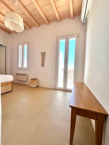 Postel nebo postele na pokoji v ubytování Sunflower Tinos House