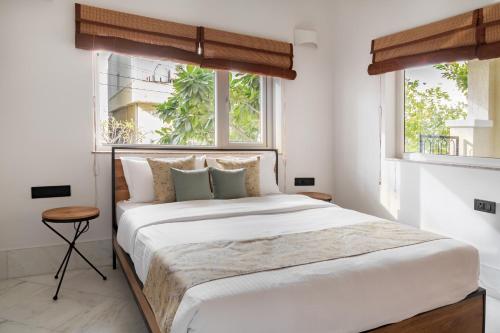 Кровать или кровати в номере Avaanti Boutique Stays By Avaanti Stays