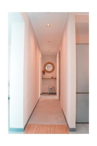 a hallway with a mirror on the ceiling at Le Petit Cathare, Nid rénové au cœur de Quillan in Quillan