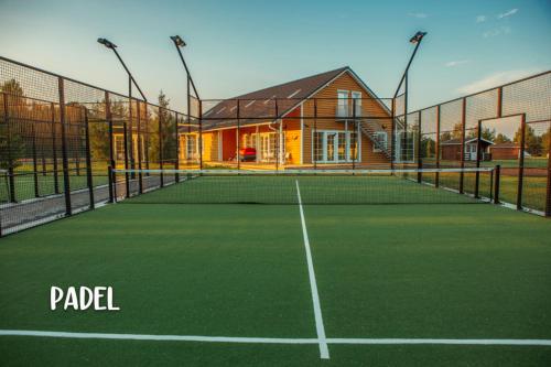 Tennis ou squash au sein de le lodge ou à proximité