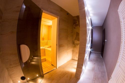 a hallway with a door to a walk in closet at Penzión Tri Koruny in Spišská Stará Ves