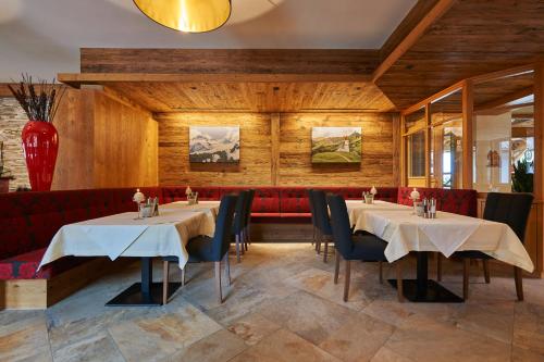 En restaurant eller et andet spisested på Hotel Alpenblume