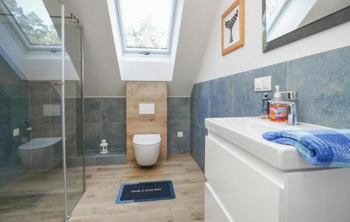 a bathroom with a sink and a shower at Gorgeous Apartment In Dziwnów With Wifi in Dziwna