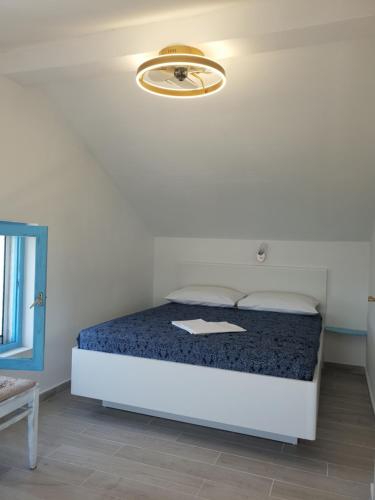 a bedroom with a bed with a blue comforter at Villa Vitanese in Tkon