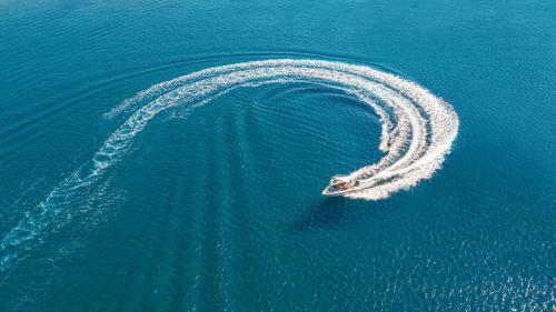 a boat making a wake in the water at Ikos Andalusia in Estepona